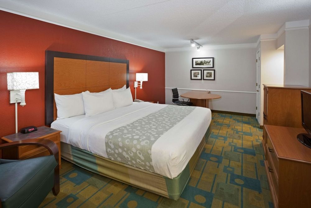Room, 1 King Bed, Accessible, Non Smoking (Mobility Accessible)