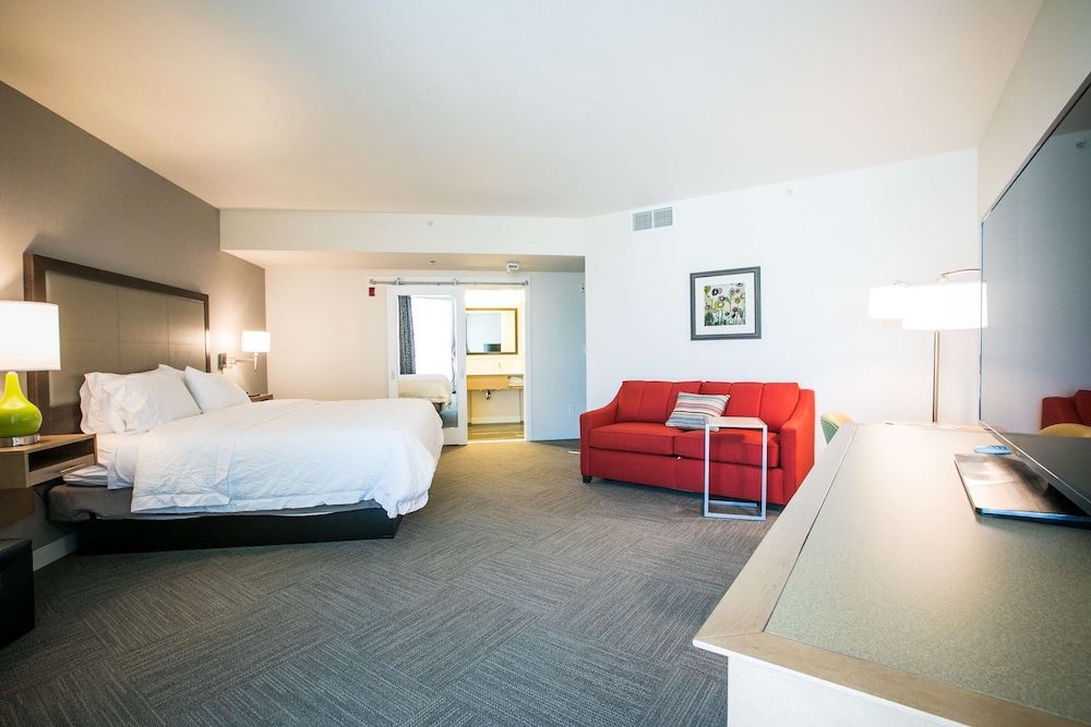 Studio, 1 King Bed, Accessible, Non Smoking (w/ roll-in shower)