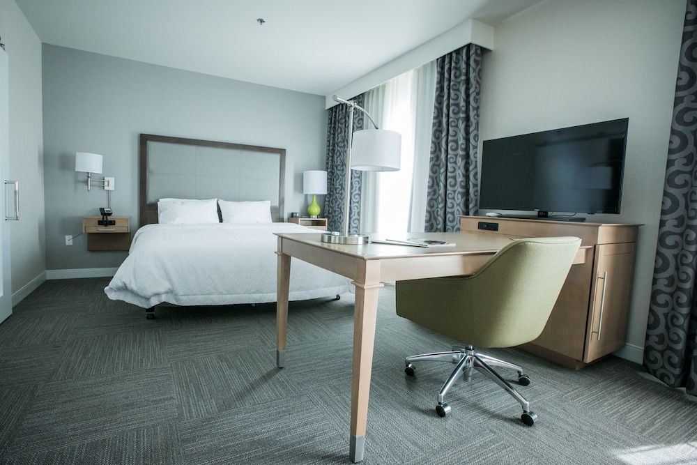 Studio, 1 King Bed, Accessible, Non Smoking (w/ bathtub)