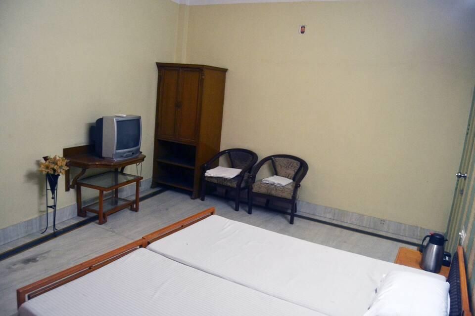 undefined Hotel Tourist International 6