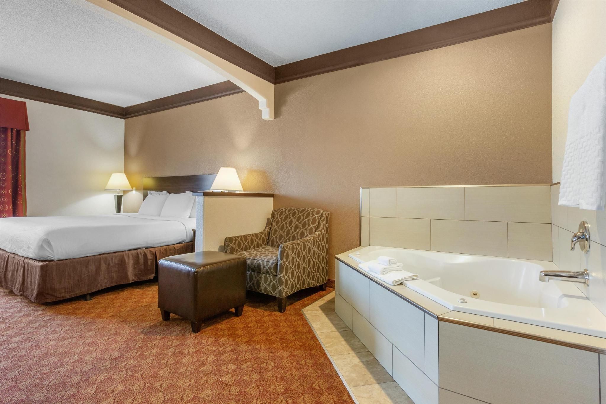 1 King Bed, Nonsmoking, Executive Room, Whirlpool