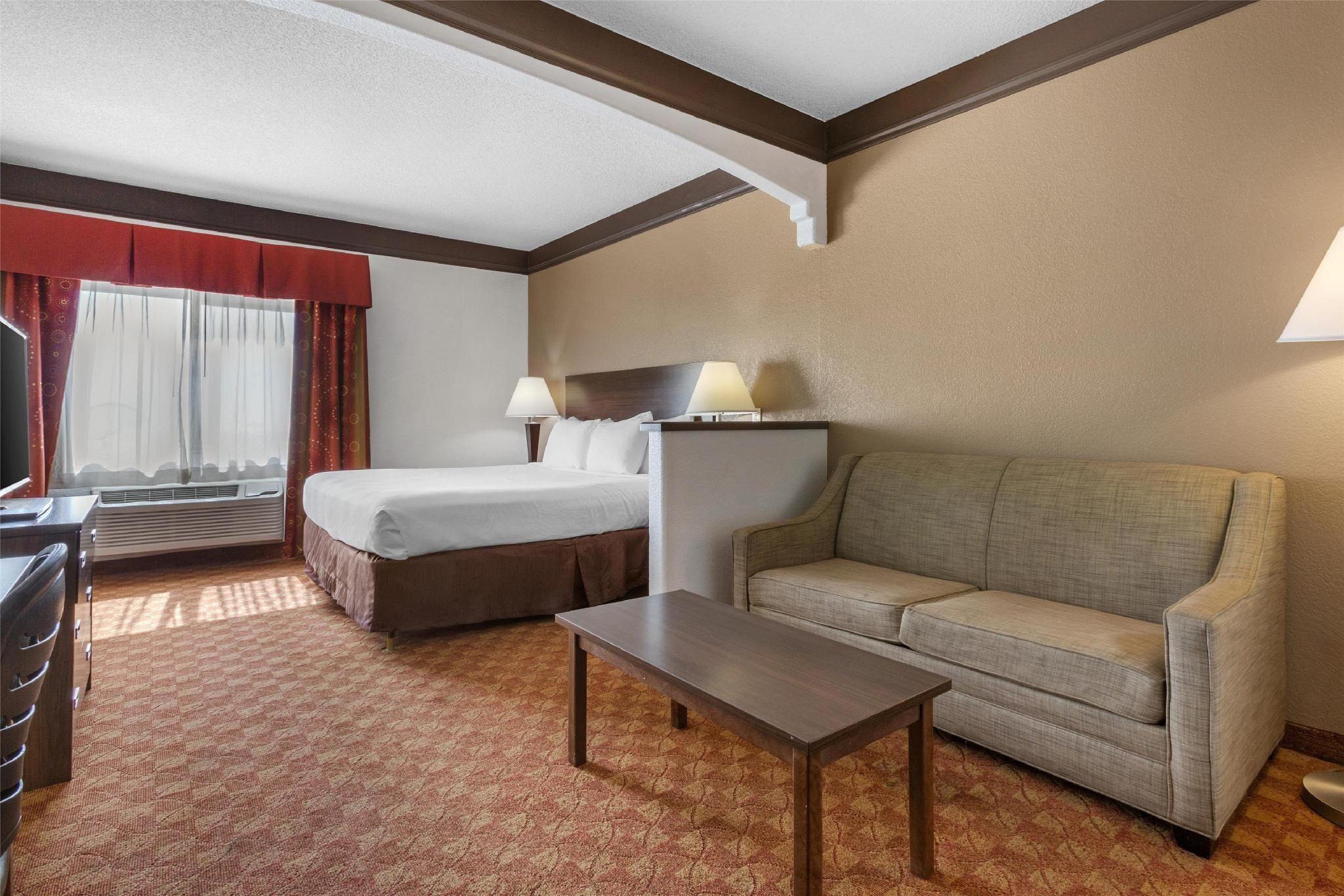 1 King Bed, Nonsmoking