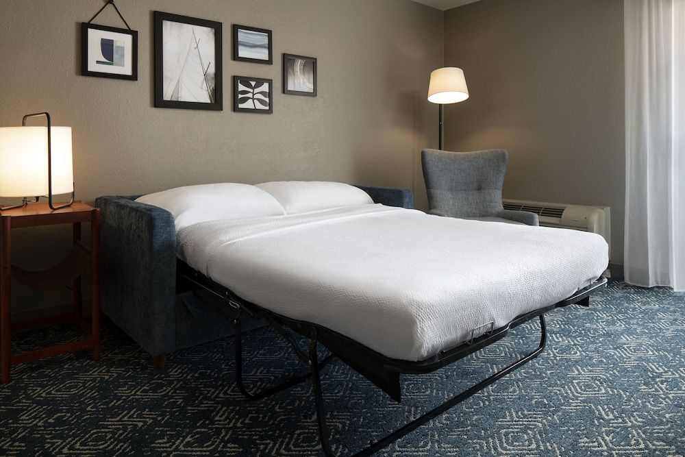 Four Points by Sheraton Tucson Airport Deluxe Room, 1 King Bed, Non Smoking, Courtyard View 2