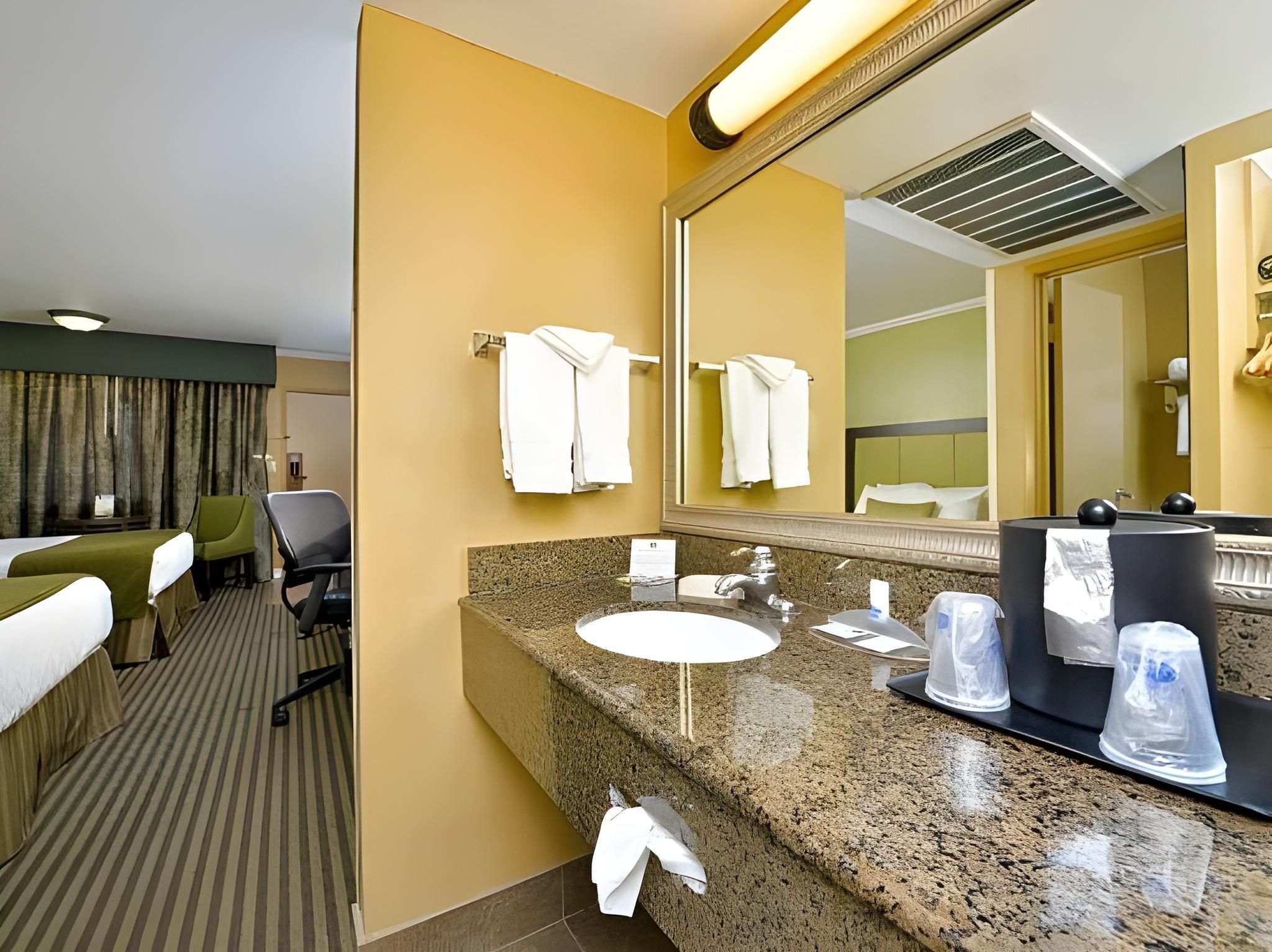 2 queen beds, nonsmoking