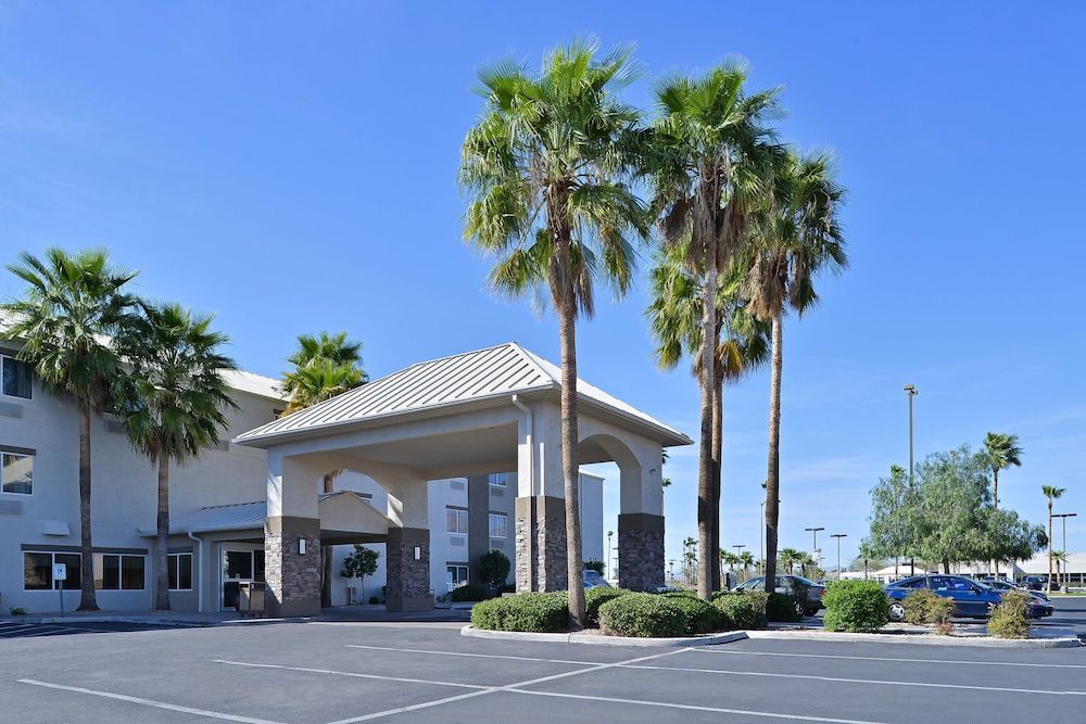 undefined Comfort Suites At Tucson Mall 7