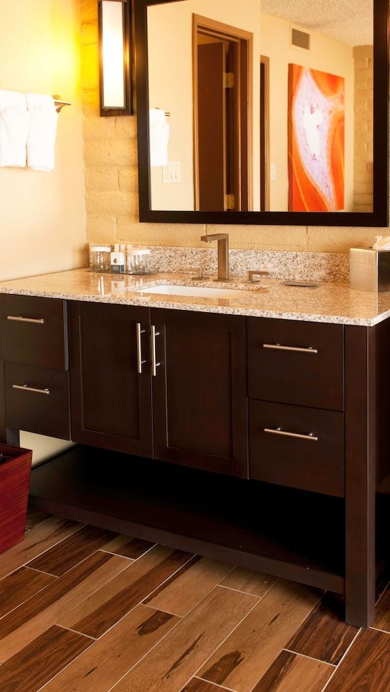 undefined DoubleTree Suites by Hilton Tucson - Williams Center 9