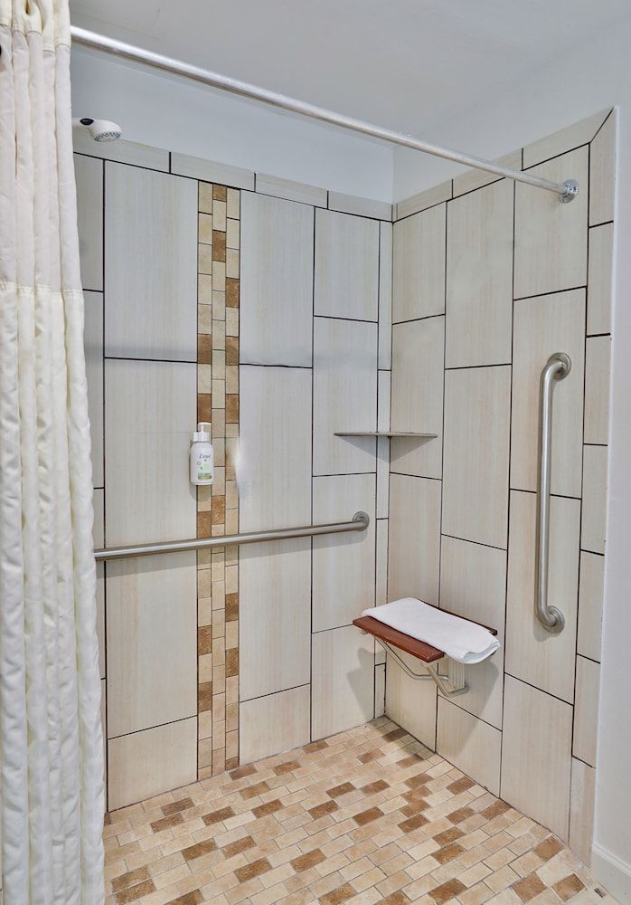 Baymont by Wyndham Tucson Airport Room, 2 Queen Beds, Accessible, Non Smoking 4