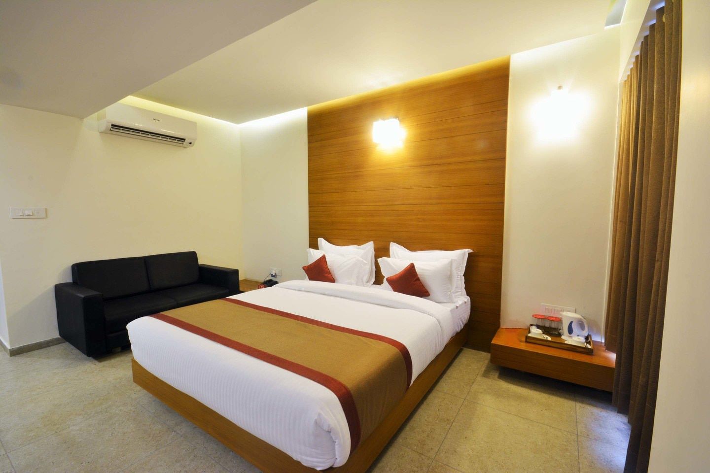 7 Wonders Hotel Deluxe Room 4