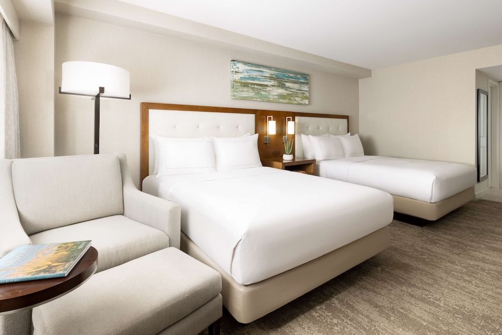 Hilton Tucson East Standard Room, 2 Queen Beds 4