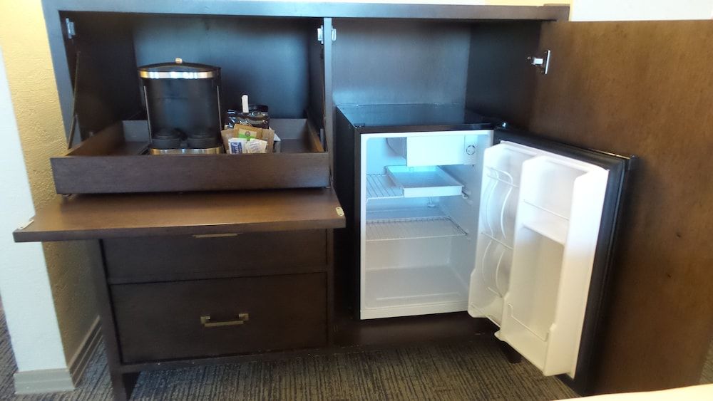 Junior Suite, 1 Queen Bed, Accessible, Bathtub (Mobility & Hearing)