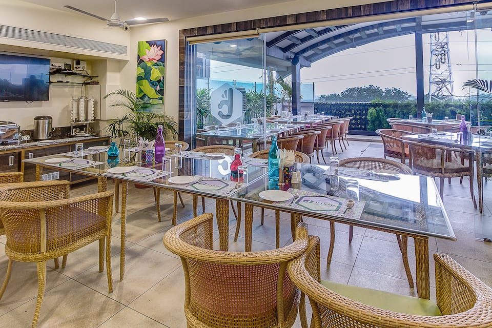 Food & Dining