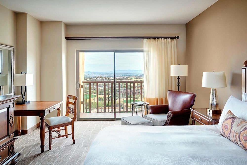 Premium Room, 1 King Bed, Balcony, City View