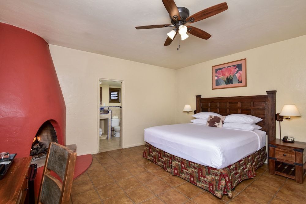 Lodge on the Desert Standard Casita King 4