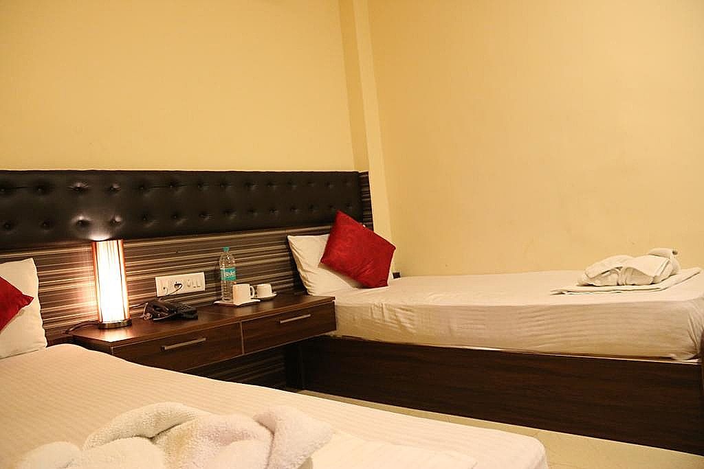 Hotel Bashyam Park Deluxe Double Room 4