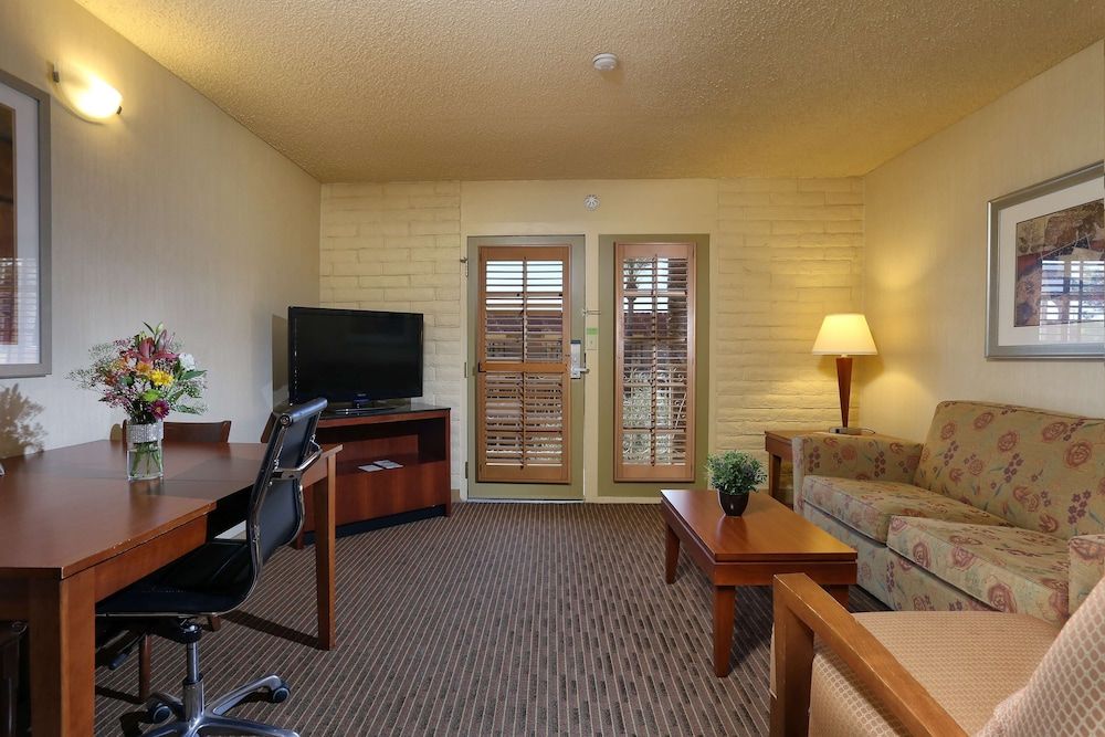 DoubleTree Suites by Hilton Tucson Airport Suite, 2 Double Beds 6