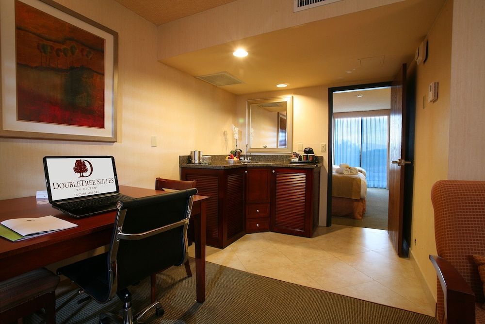 DoubleTree Suites by Hilton Tucson Airport Suite, 2 Double Beds 5