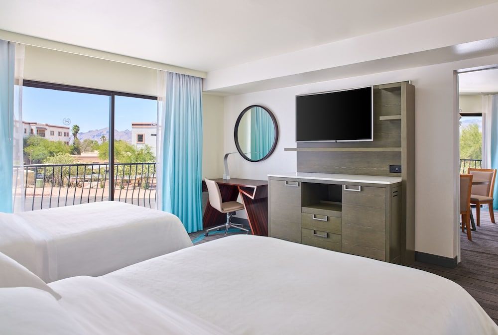 Executive Suite, Multiple Beds, Corner