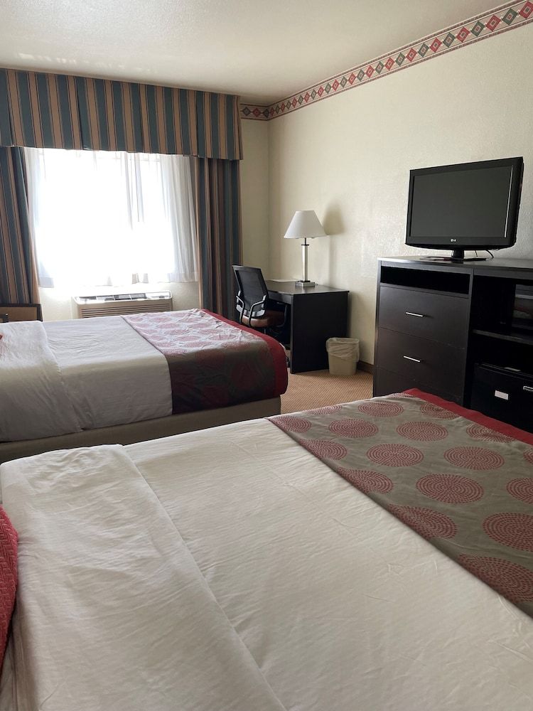 Ramada by Wyndham Williams/Grand Canyon Area Room, 2 Queen Beds 2