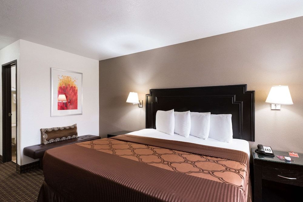 undefined Econo Lodge Inn & Suites Williams - Grand Canyon Area 2