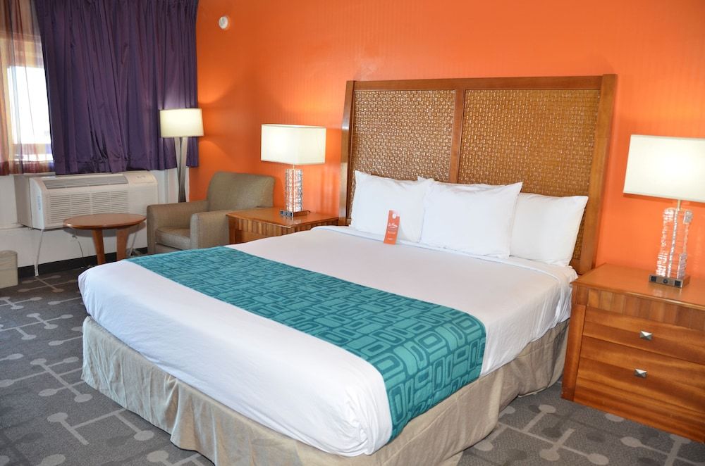 Standard Room, 1 King Bed, Refrigerator