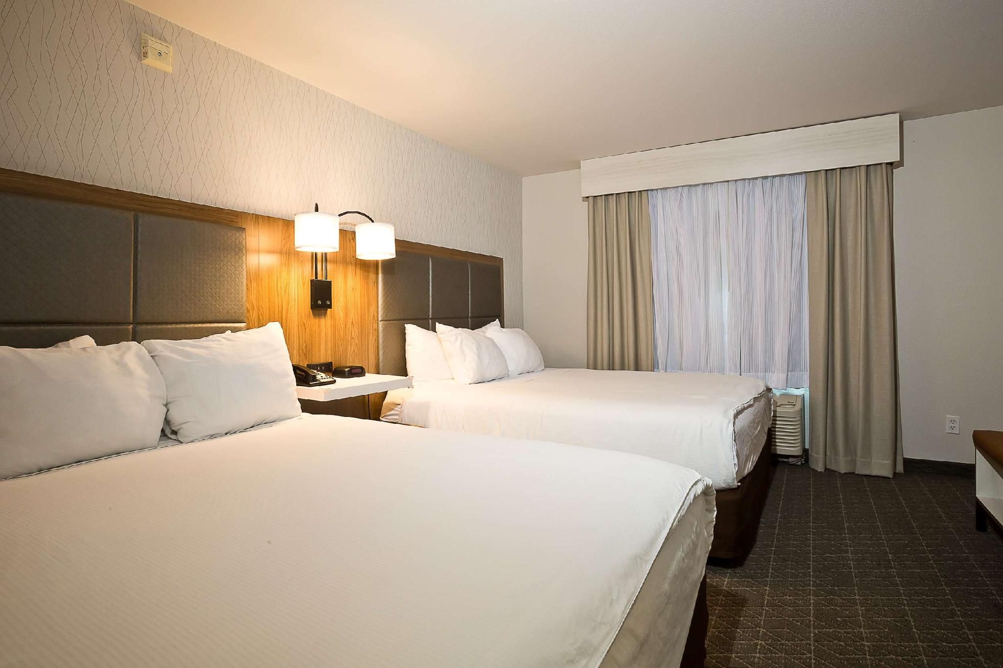 2 Queen Beds Accessible Suite - Non-Smoking