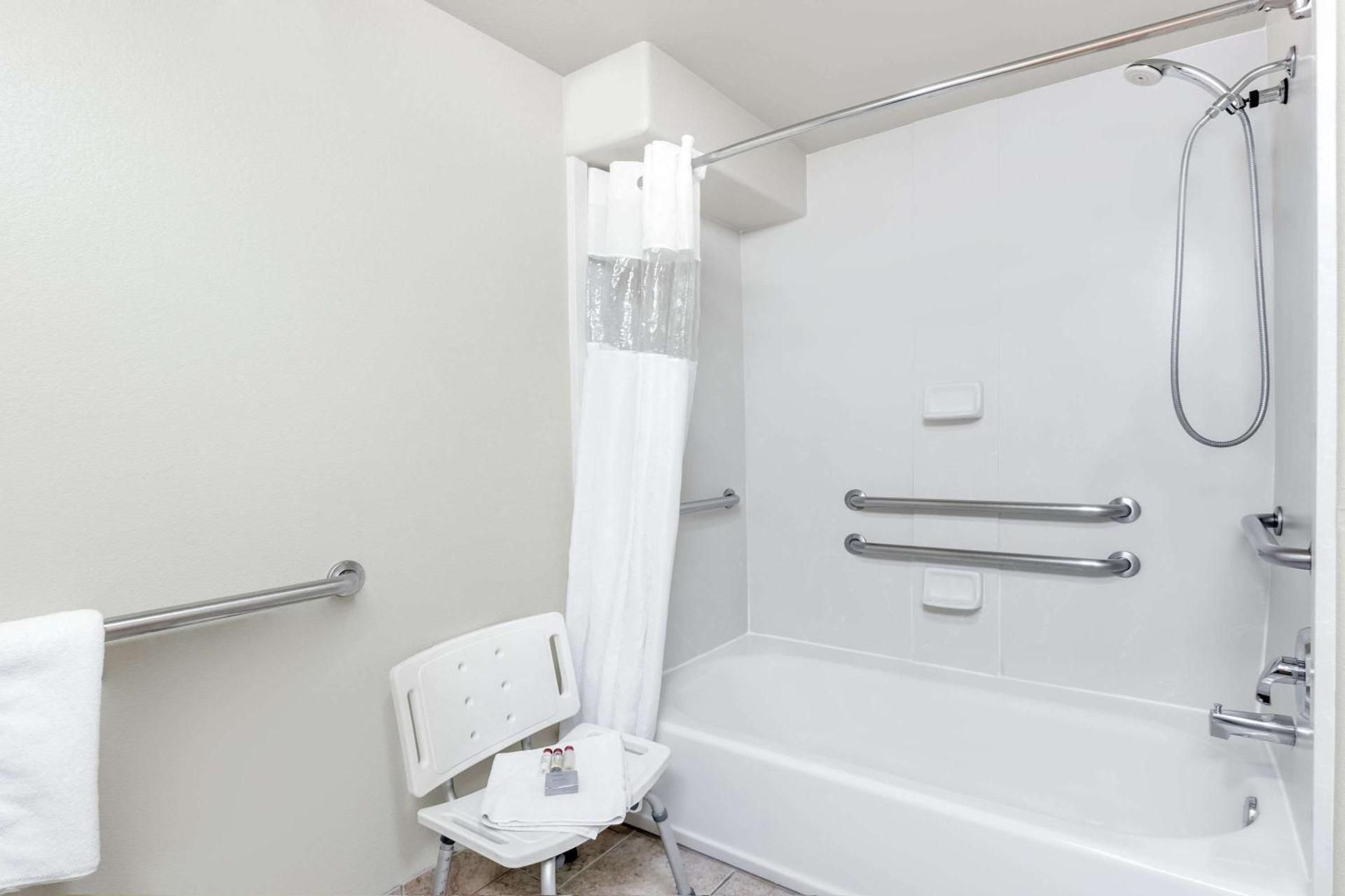 2 Queen Beds Accessible Suite - Non-Smoking