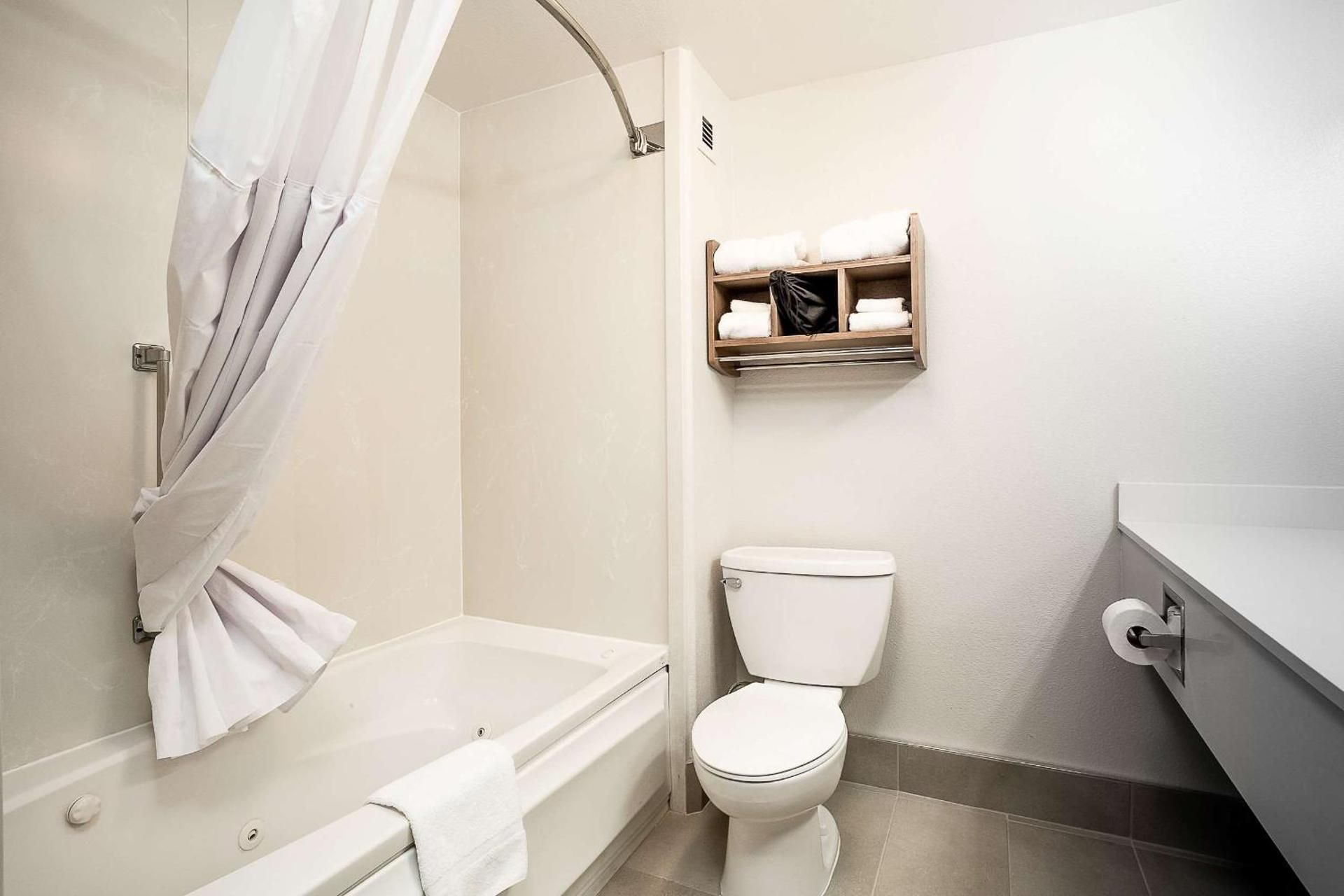 2 Queen Beds and 1 Sofa Bed Suite Non-Smoking