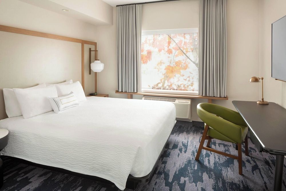 Executive Studio, 1 King Bed with Sofa bed, Non Smoking