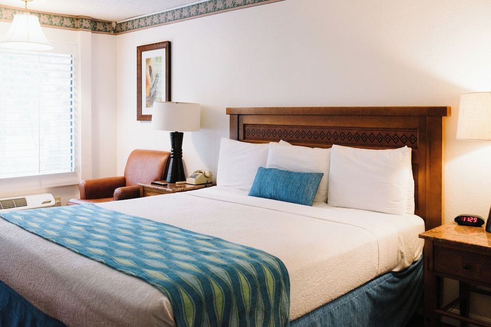 Standard Room, 1 King Bed