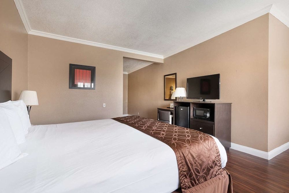 Americas Best Value Inn & Suites Anaheim Convention Center Room, 1 Queen Bed, Non Smoking