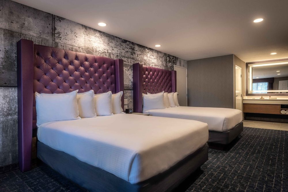 Anaheim Camelot Inn & Suites Standard Room, 2 Queen Beds 3