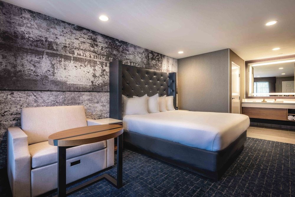 Anaheim Camelot Inn & Suites