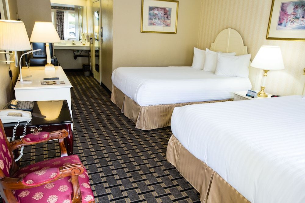 undefined Anaheim Carriage Inn
