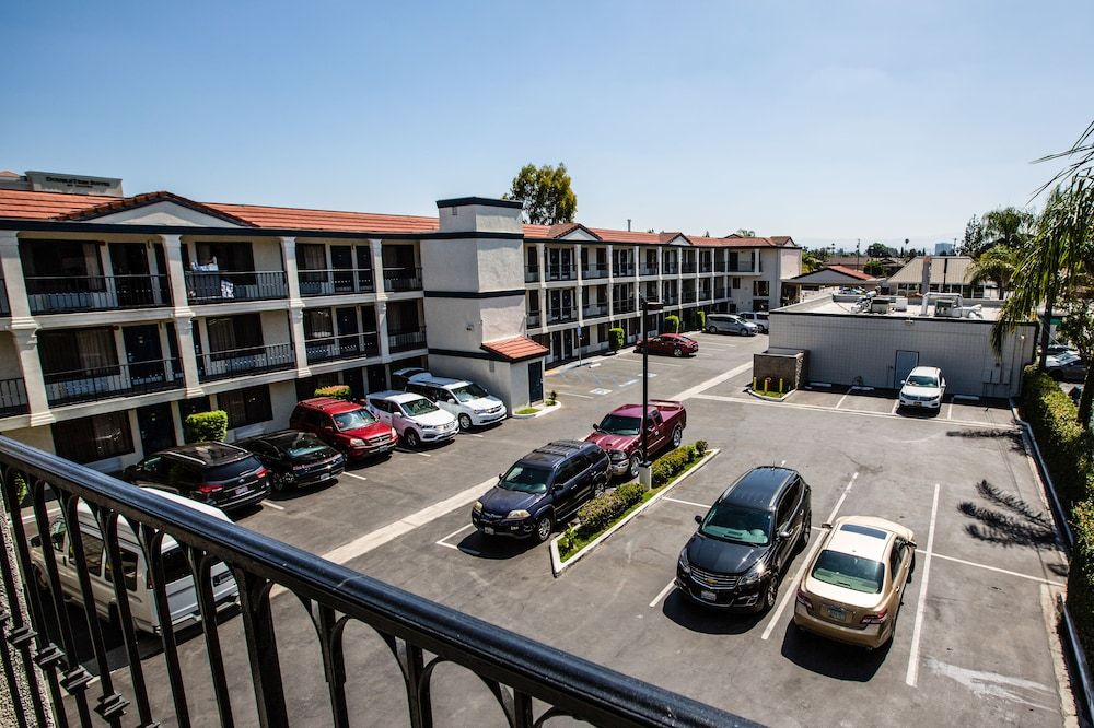 undefined Anaheim Carriage Inn 6