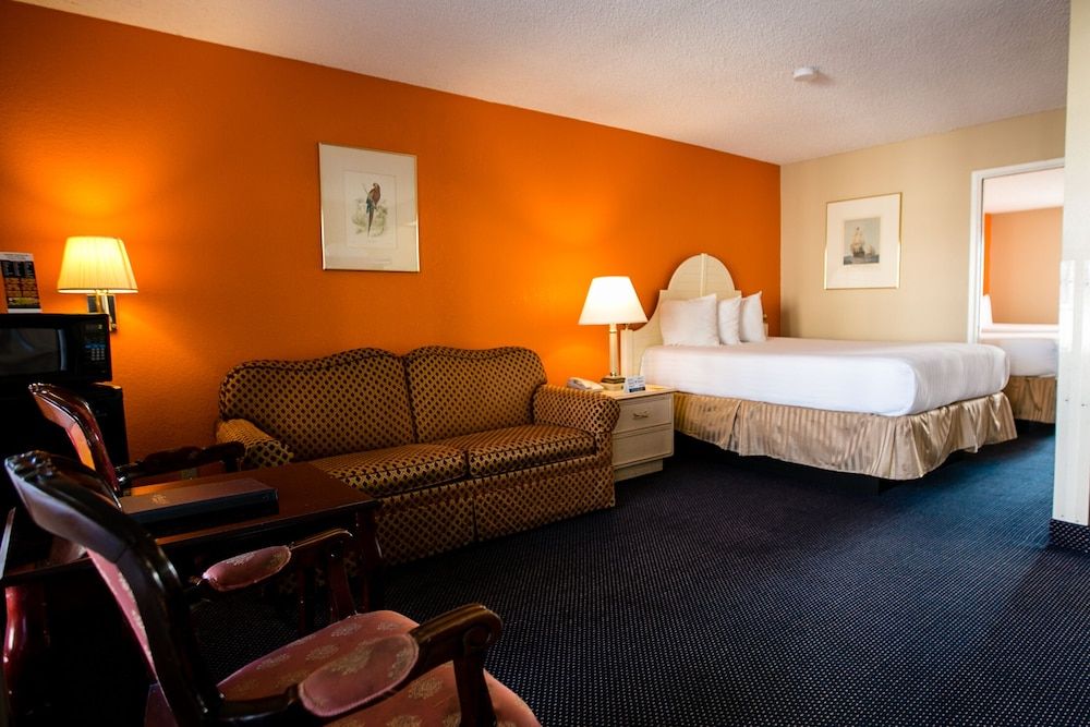 undefined Anaheim Carriage Inn 9