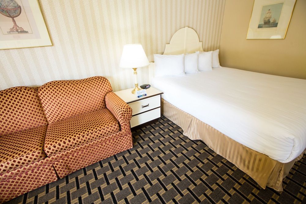 undefined Anaheim Carriage Inn 5