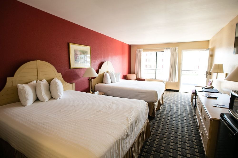 undefined Anaheim Carriage Inn 4