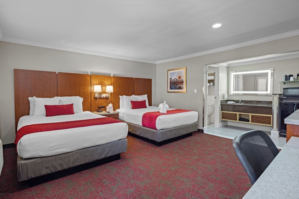 Del Sol Inn - Anaheim Resort Deluxe Room, 2 Queen Beds (Deluxe Room with 2 Queen Beds) 2