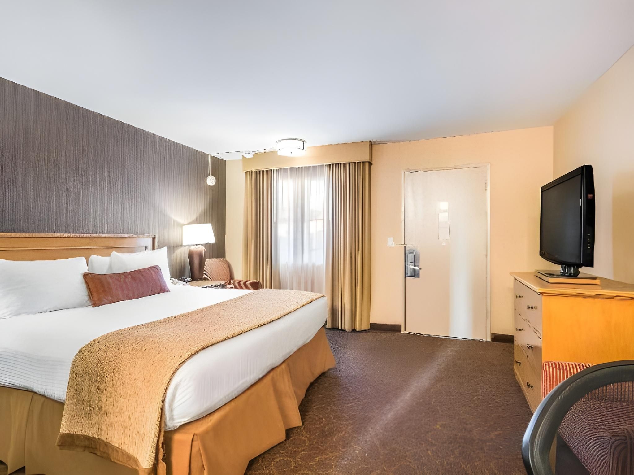 undefined Best Western Plus Pavilions 7