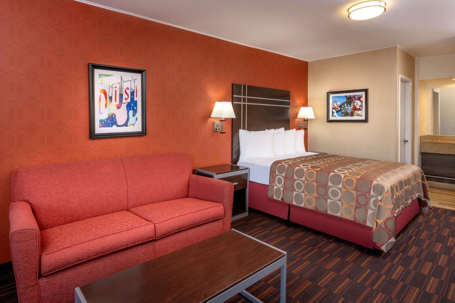Best Western Plus Raffles Inn & Suites Suite - 2 Rooms 2 Beds, Nonsmoking, Two Queen Beds, Sofabed