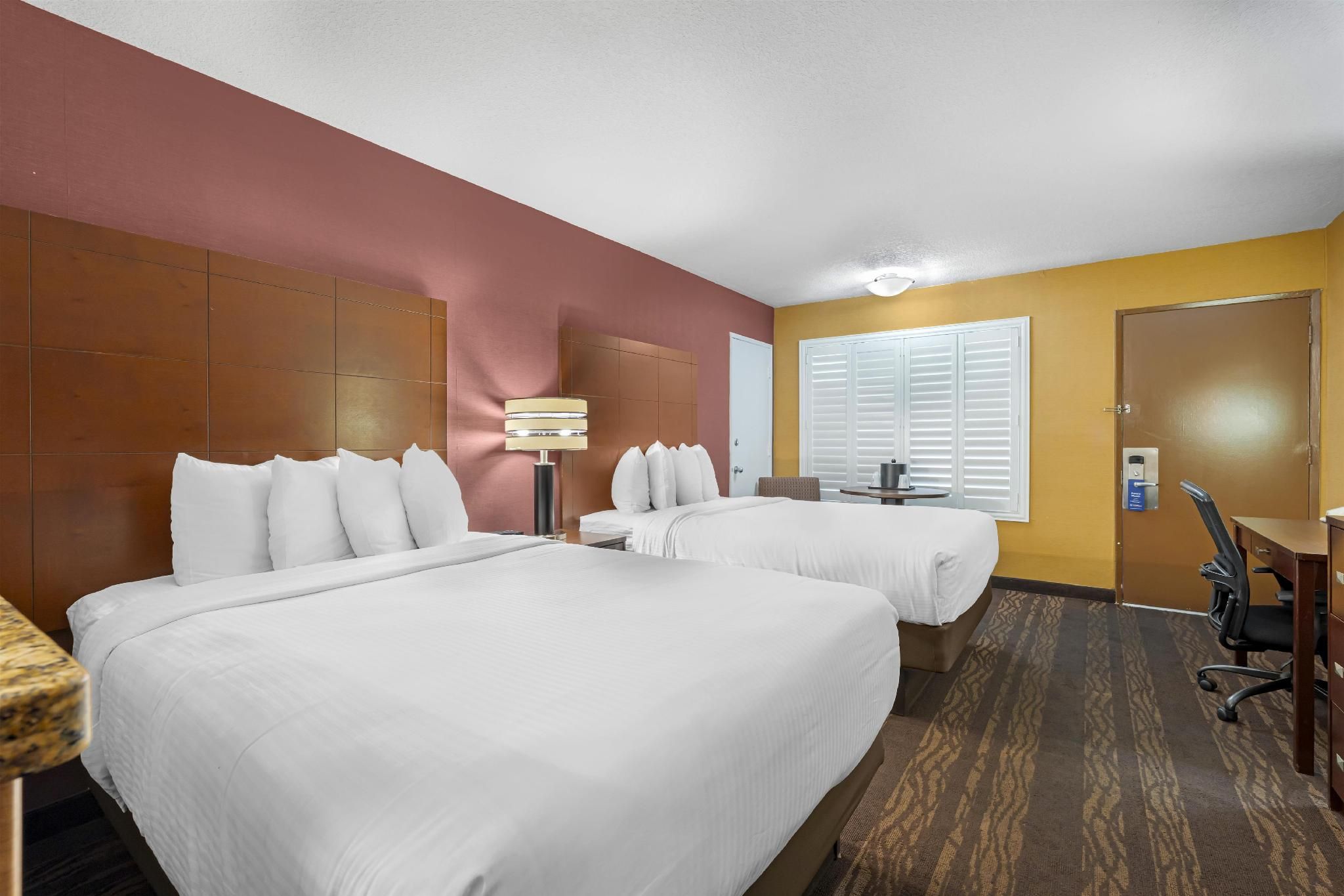 2 double beds, nonsmoking