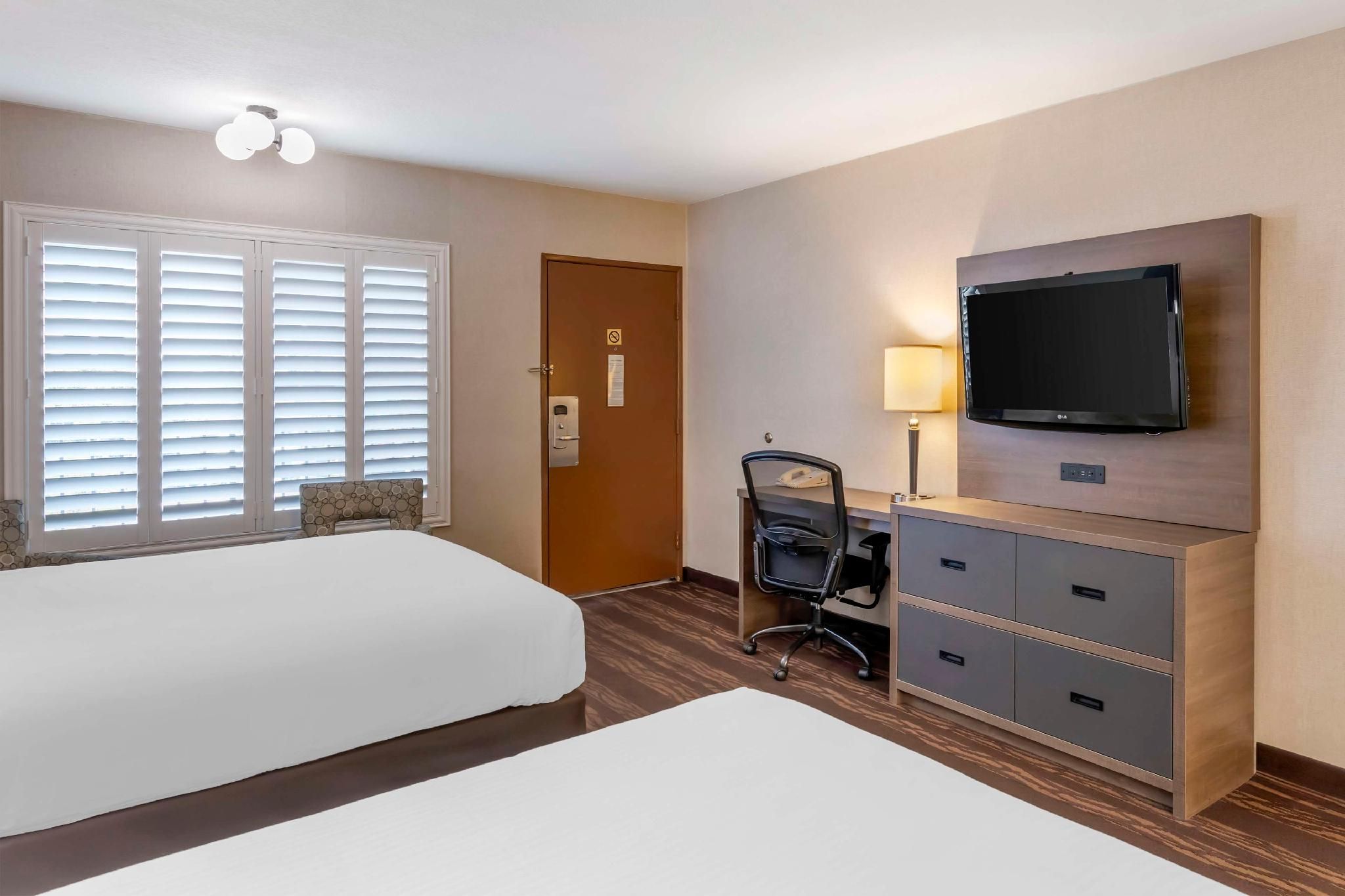 Accessibility - 2 Queen, Bathtub, Upper Floor, Nonsmoking