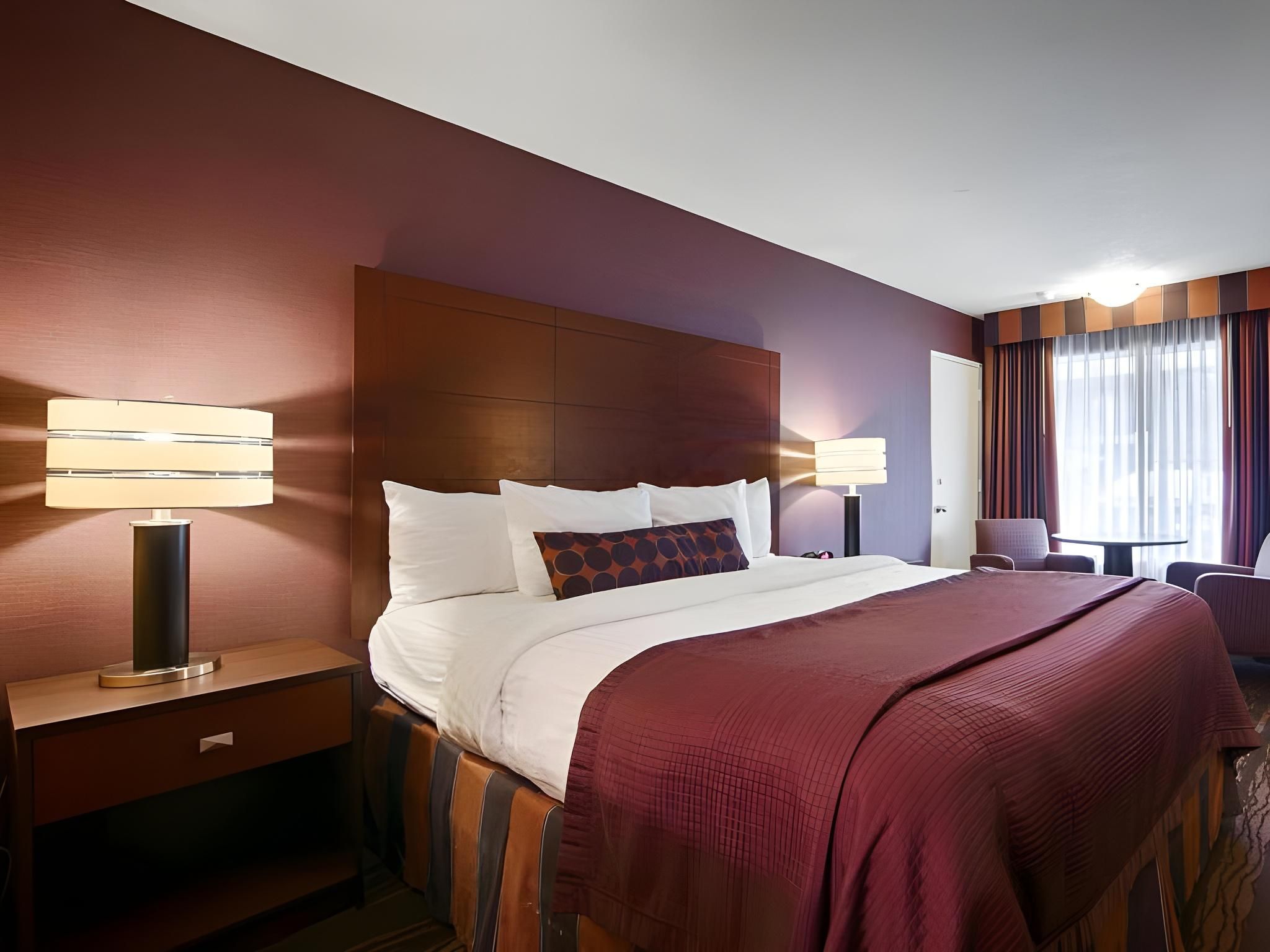 1 King Bed, Nonsmoking