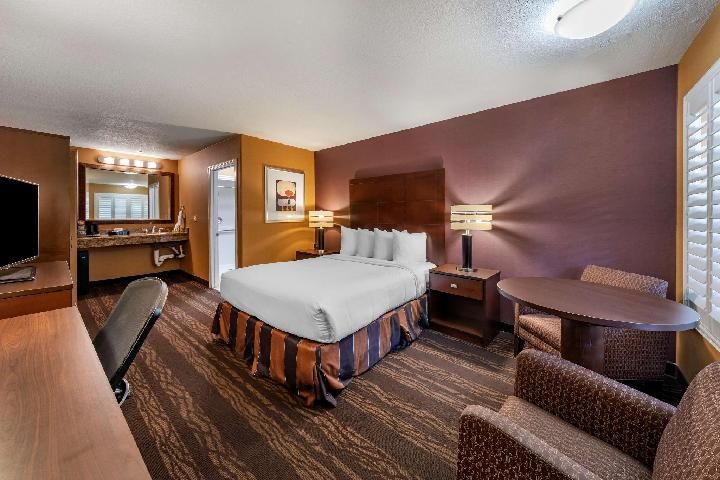 1 King Bed, Nonsmoking
