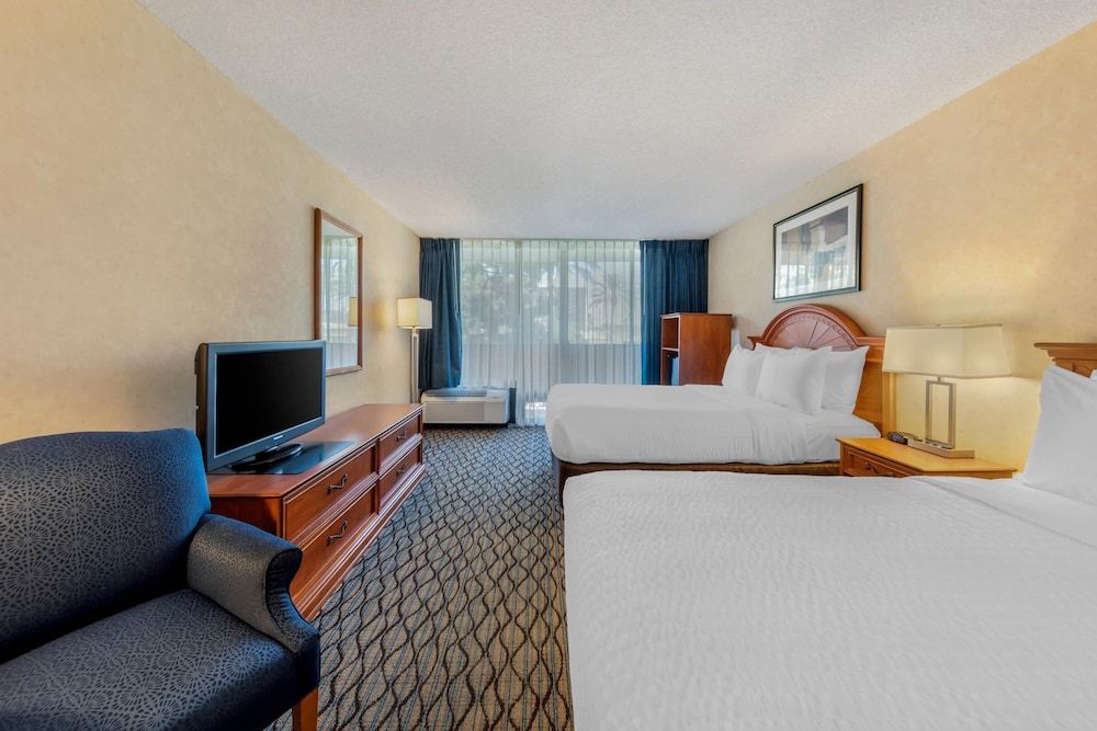 undefined Clarion Hotel Anaheim Resort 3