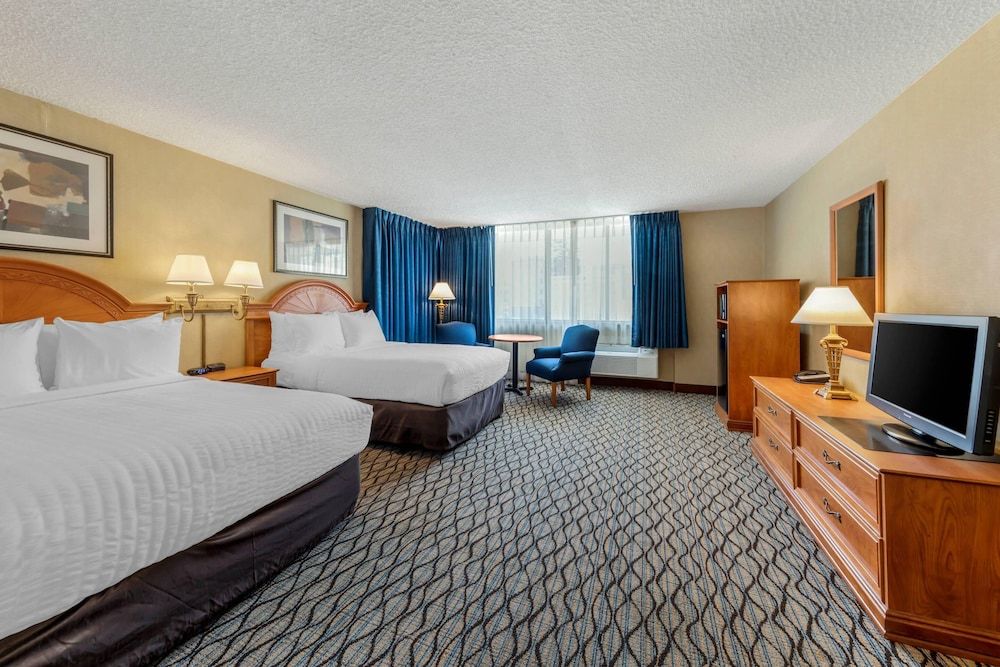 undefined Clarion Hotel Anaheim Resort 4