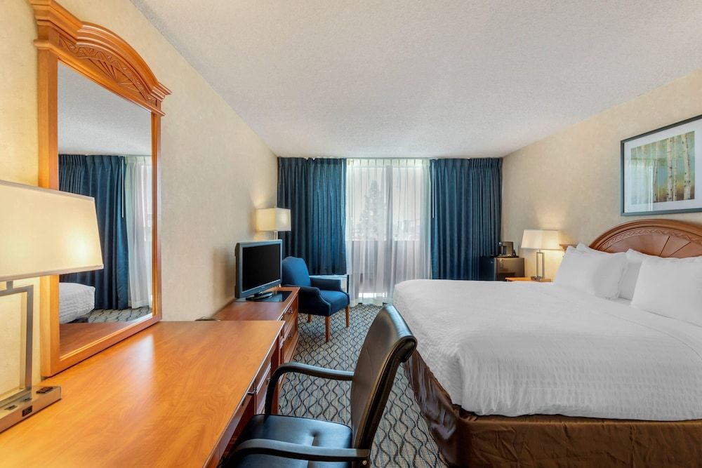 undefined Clarion Hotel Anaheim Resort 2