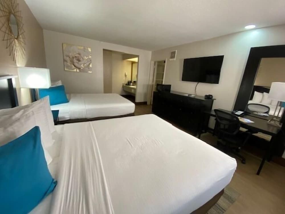 undefined Stanford Inn & Suites Anaheim 6