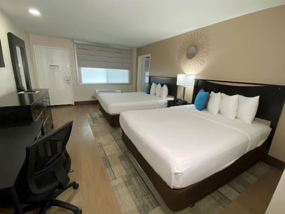 undefined Stanford Inn & Suites Anaheim 2