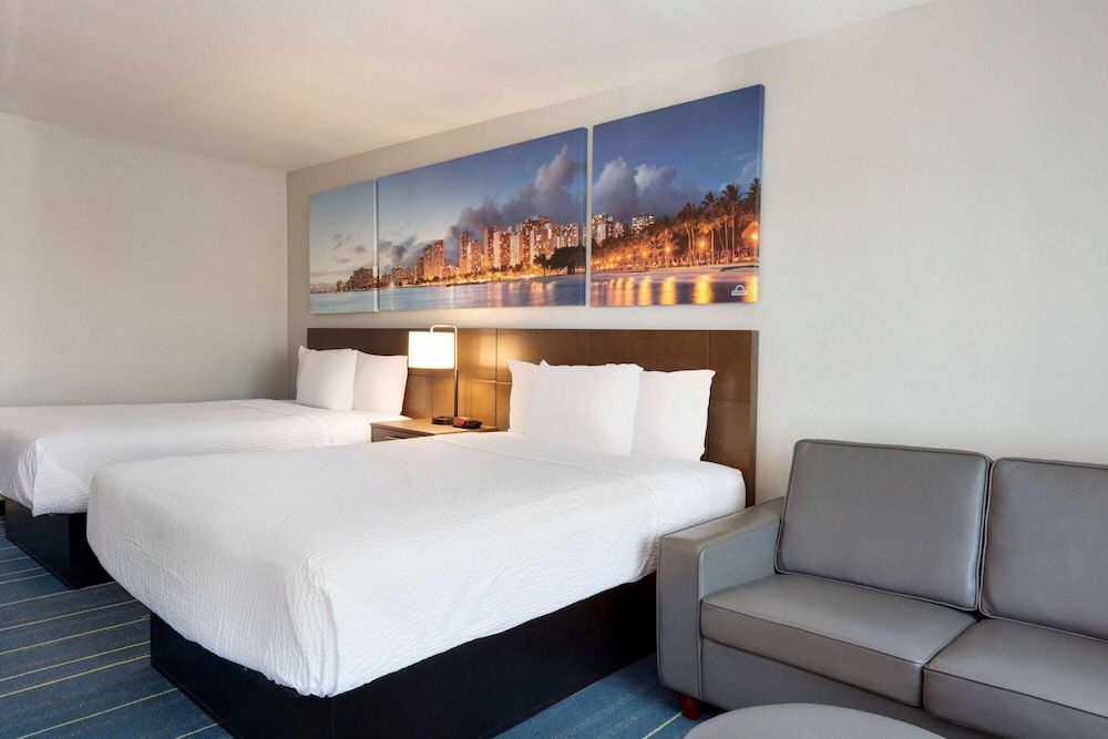 Days Inn & Suites by Wyndham Anaheim At Disneyland Park